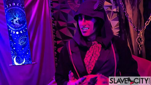 Lucy Westenra And Ariana Rogue Get Caught And Brutally Fucked In Demon Cosplay