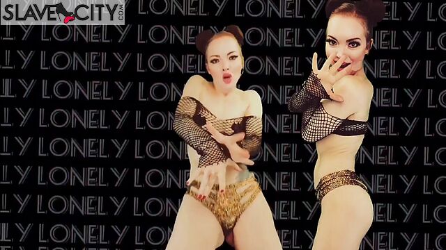 Queen Elastica Delivers Intense Mind Fuck To A Dumbass Crybaby Loser