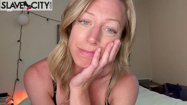The Blonde Settled Down On The Couch And Spread Her Big Ass With Both Hands